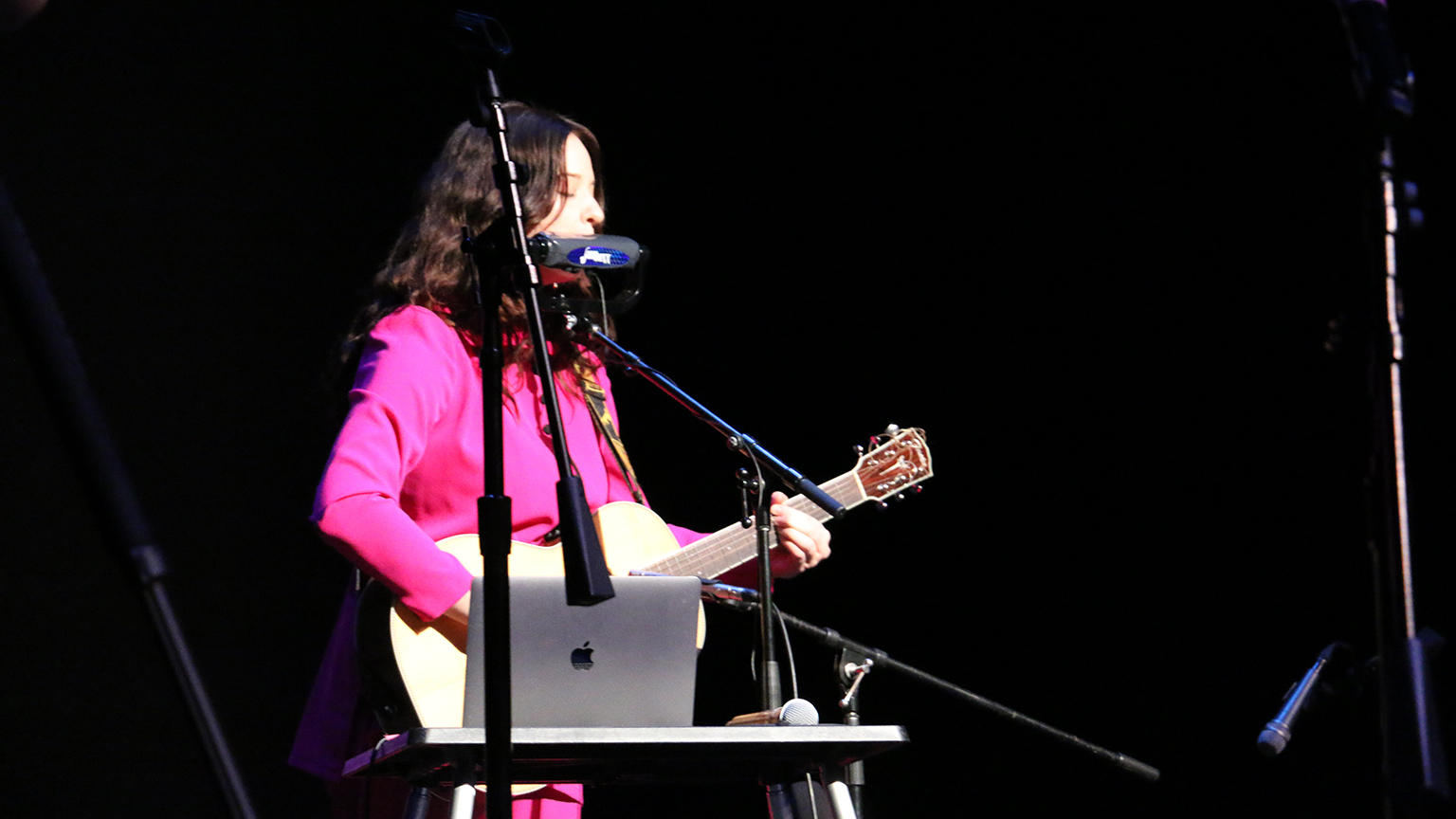 Virtuoso Chelsea Shag performs with her guitar and the Jammbox Pro, an instrument that is used like a harmonica.